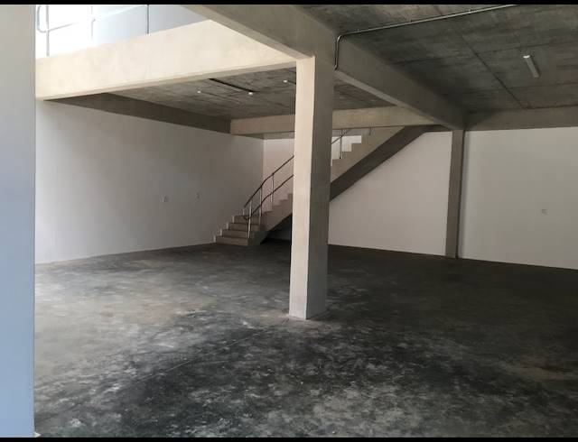 300M² WAREHOUSE TO LET IN GLEN ANIL